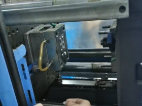 韧性哥包胶尼龙弹性体应用于玻纤增强尼龙66紧固接插件